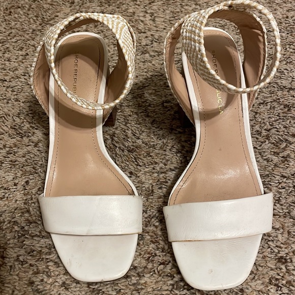 White heels - Picture 2 of 4